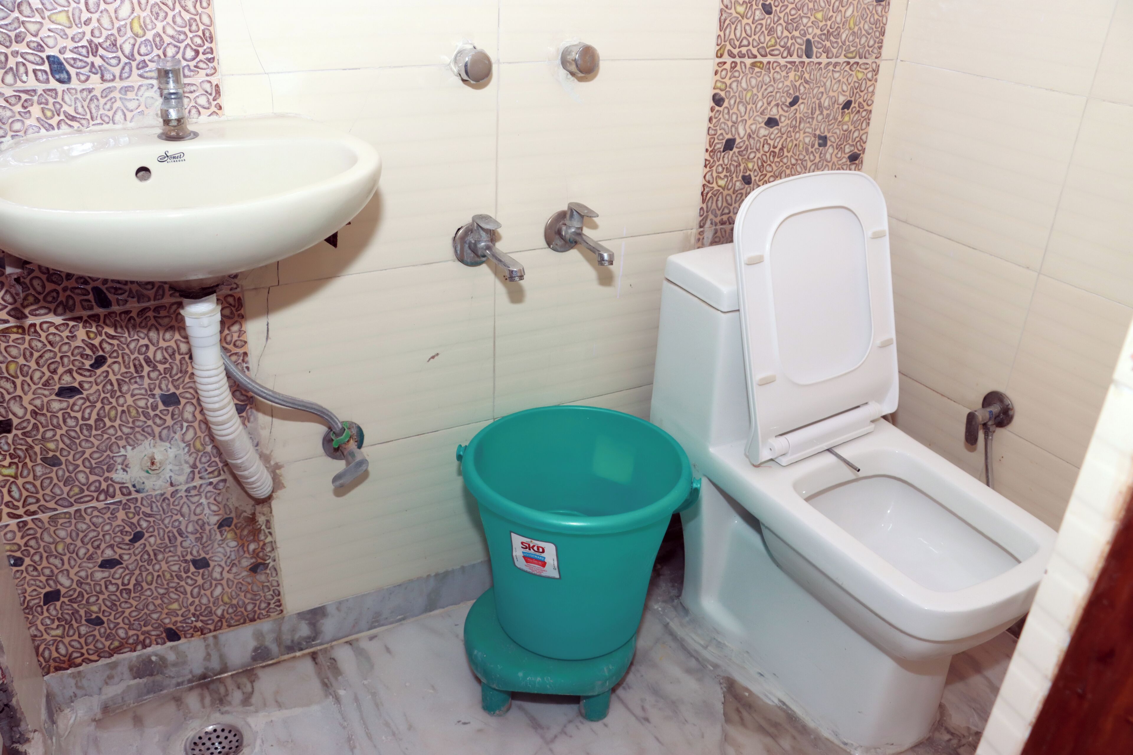 淋浴设施、毛巾、肥皂、洗发水