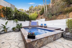 حم�ّام سباحة مُدفَّأ