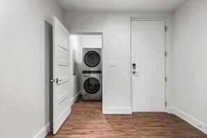 Apartment - Upstay! New Renos Spacious Apartment Near Soco (Austin)