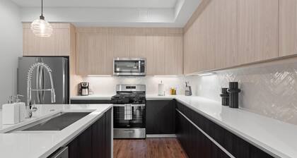 Upstay! New Renos Spacious Apartment Near Soco