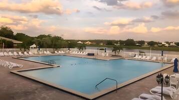 Apartment | 2 bedrooms, desk, Internet