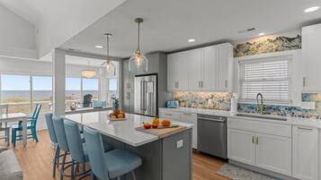 KĂŒhlschrank, Mikrowelle, Ofen, Herdplatte