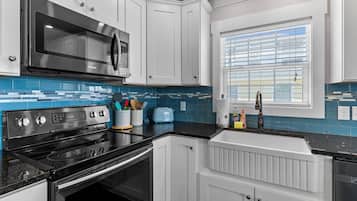 KĂŒhlschrank, Mikrowelle, Ofen, Herdplatte