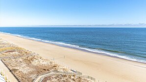 A beach with a clear view of the ocean and a sandy shoreline. - Marigot Beach-Beautiful 3 Bedroom Direct Oceanfront Condo! (Ocean City)