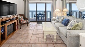 TV - Beautiful 3 Bedroom Direct Oceanfront at Marigot Beach! (Ocean City)