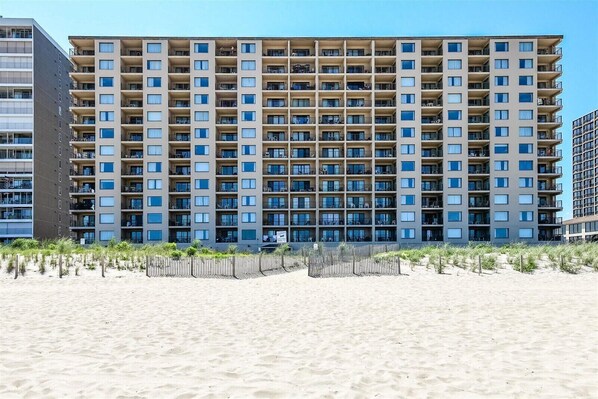 Exterior - Beautiful 3 Bedroom Direct Oceanfront at Marigot Beach! (Ocean City)