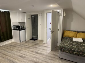 House | 5 bedrooms, free WiFi, bed sheets