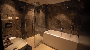 Luxury Suite | Bathroom - Hotel J.K. Celebration (Jabalpur)
