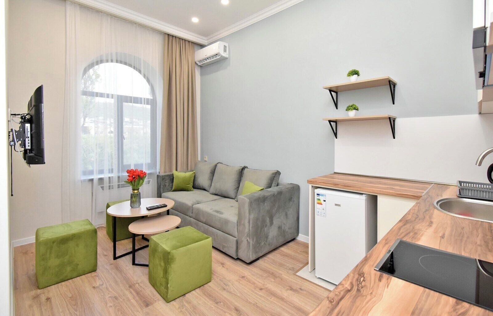 Classic Apartment, City View | Living area