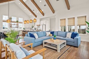 Smart TV, fireplace, DVD player, books - Stunning Modern Home with Lake Views, Luxury Amenities, and Prime Location (Port Aransas)