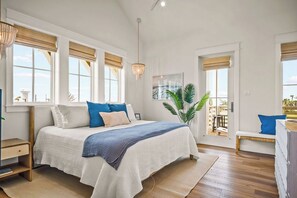 4 bedrooms, iron/ironing board, free WiFi, bed sheets - Stunning Modern Home with Lake Views, Luxury Amenities, and Prime Location (Port Aransas)