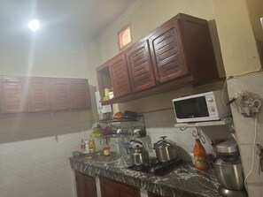 Fridge, microwave, oven, stovetop - Spacious 5-bedroom house with fitness room in Fkih ben salah (FQUIH BEN SALAH)
