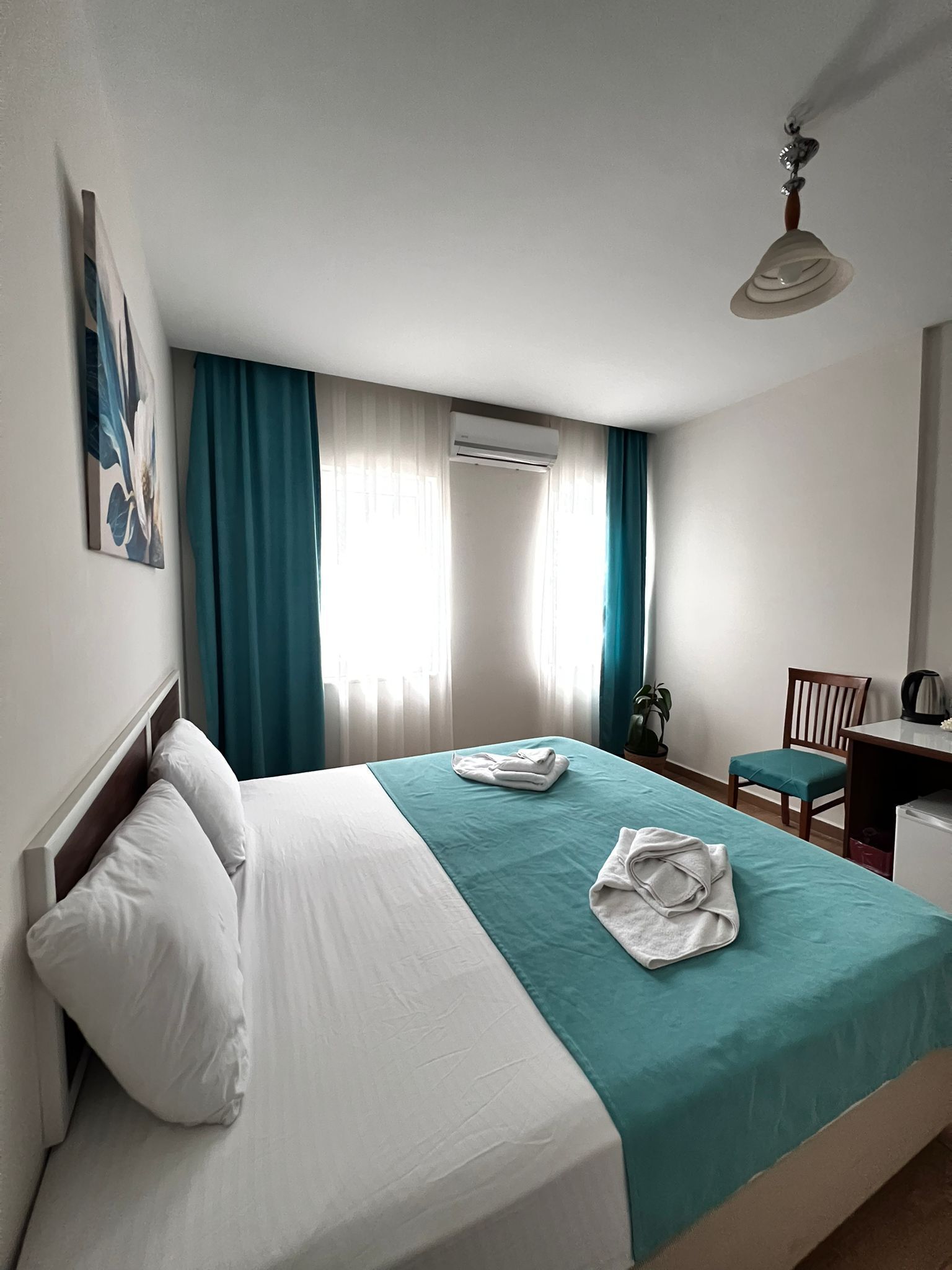 Triple Room, City View | Desk, laptop workspace, free WiFi