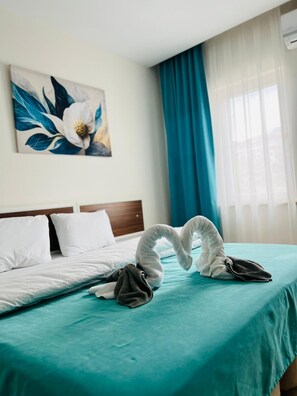 Studio, City View | Desk, laptop workspace, free WiFi