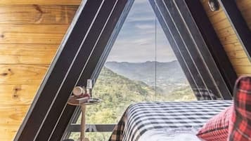 Cabana do Abraço com Hidromassagem - Vale Real - Serra Gaúcha | 1 bedroom, premium bedding, laptop workspace, blackout curtains