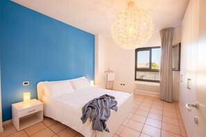 2 bedrooms, WiFi, bed sheets - Casa Adelaide, near the sea and the historic center with a panoramic terrace (Senigallia)