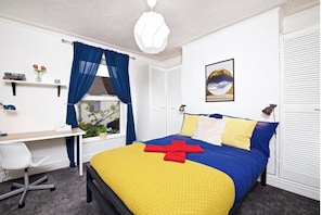 6 habitaciones, tabla de planchar con plancha, internet y ropa de cama