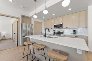 コンドミニアム 3 ベッドルーム | 専用キッチン | 冷蔵庫、オーブン、コーヒー / ティーメーカー、トースター