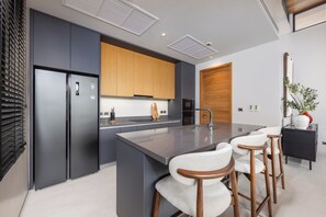 奢華別墅, 夏威夷式陽台, 泳池景觀 | 私人廚房 | 咖啡機/沖茶器、電熱水壺