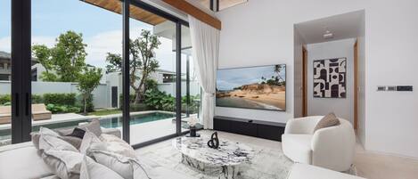 Luxe villa, veranda, uitzicht op zwembad | Woonruimte