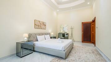 9 bedrooms, in-room safe, iron/ironing board, free WiFi