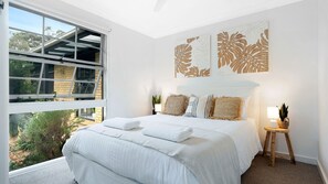 3 bedrooms, WiFi, bed sheets, wheelchair access