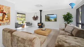 Smart TV, fireplace - Kabina 98 – coastal beach cottage (Callala Beach)