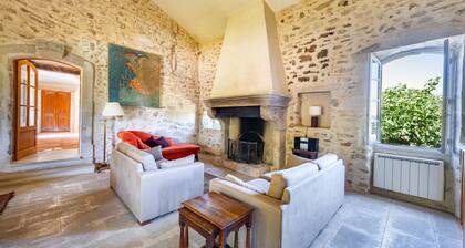 les Marcellines, propriété de caractÚre avec piscine chauffée et vue