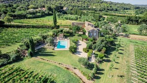 A large estate with a swimming pool, vineyard, and stone buildings. - les Marcellines, character property with heated swimming pool and views (Saint-Restitut)