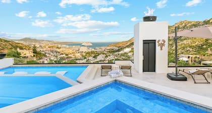 New Pool+Spa+Games+Large BBQ+Designer+Beautiful