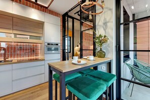 Design-Apartment | Eigene Kochnische | Kühlschrank, Herdplatte, Geschirrspüler