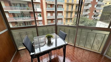 Standaard tweepersoonskamer, gemeenschappelijke badkamer | Een strijkplank/strijkijzer, babybedden (toeslag), gratis wifi