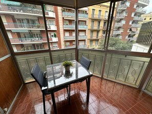 Dobbeltrom – standard, delt bad | Strykejern/-brett, barnesenger, wi-fi (inkludert) og sengetøy