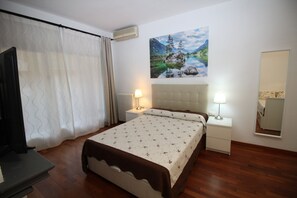 Quadruple Room, 2 Double Beds, Shared Bathroom, City View