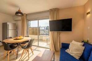 TV, offices - Beach Duplex w/ Mamad | 2BR & Balcony| SweetyGuest (Tel Aviv-Yafo)