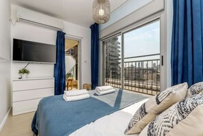 2 bedrooms, desk, iron/ironing board, WiFi - Beach Duplex w/ Mamad | 2BR & Balcony| SweetyGuest (Tel Aviv-Yafo)