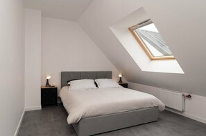 5 bedrooms, iron/ironing board, travel crib, free WiFi