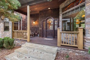 Exterior detail - Rock Canyon Resort Trio + 2 Free Tickets (Branson)