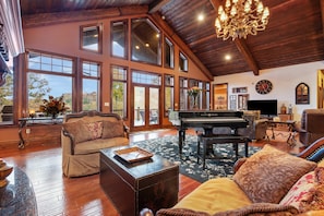 TV, fireplace, offices - The Lodge at Rock Canyon + Free Tickets + Year-Round Hot Tub (Branson)