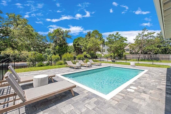 حمّام سباحة مُدفَّأ