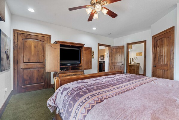 2 bedrooms, iron/ironing board, travel cot, WiFi - The Bunkhouse at Rock Canyon + 2 Free Tickets (Branson)