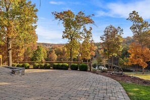 Property grounds - The Bunkhouse at Rock Canyon + 2 Free Tickets (Branson)