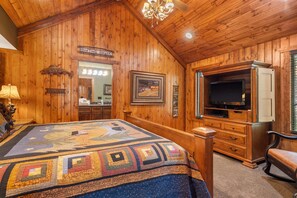 1 bedroom, iron/ironing board, travel crib, WiFi - The Cabin at Rock Canyon + Free Tickets + Year-Round Hot Tub (Branson)