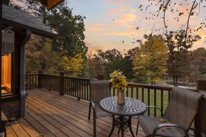 Outdoor dining - The Cabin at Rock Canyon + Free Tickets + Year-Round Hot Tub (Branson)
