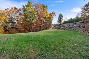 Property grounds - The Cabin at Rock Canyon + 2 Free Tickets (Branson)