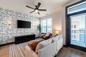 Apartment, 1 Bedroom, Non Smoking | Living area - Bennet at Bullstreet (Columbia)