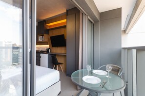 Basic Studio | Blackout drapes, iron/ironing board, free WiFi, bed sheets