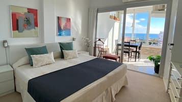 1 habitación, tabla de planchar con plancha, cuna de viaje y wifi