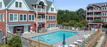 Shallowbag Bay 704: Dog-Friendly | Pool/Gym Access