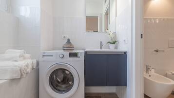 Doccia, asciugacapelli, bidet